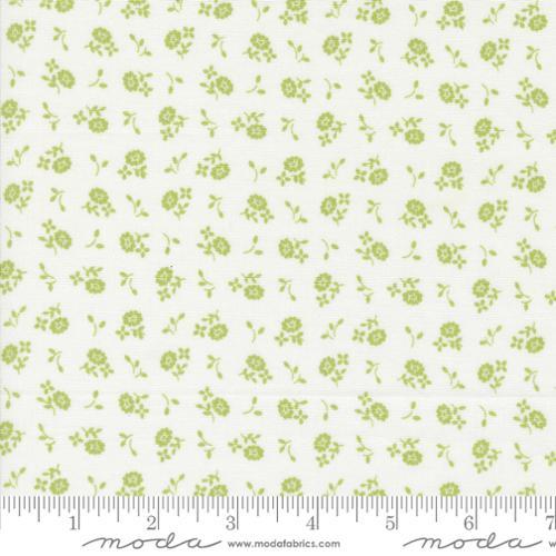 Cali & Co Cameo Ditsy Cloud Pistachio Light Green - 29195 17 - Moda Fabrics - Nebraska Quilt Company - F2400389