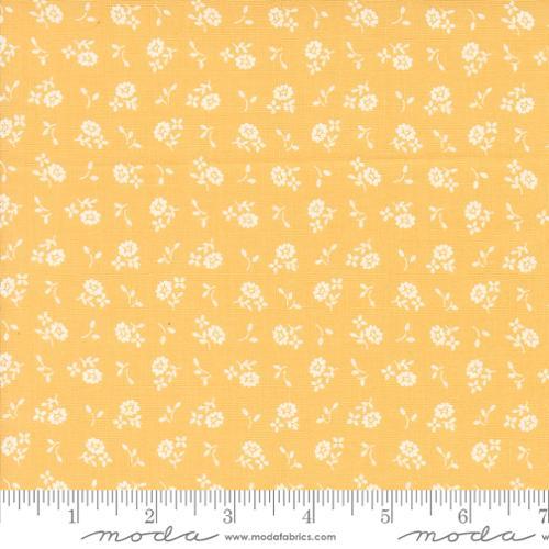 Cali & Co Cameo Ditsy Goldenrod Yellow - 29195 35 - Moda Fabrics - Nebraska Quilt Company - F2400392