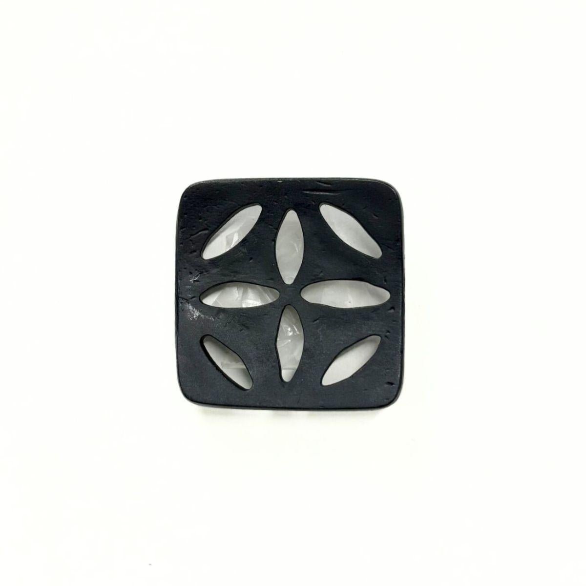 Dill Plastic Square Black Cutout Button - Nebraska Quilt Company - N2502153