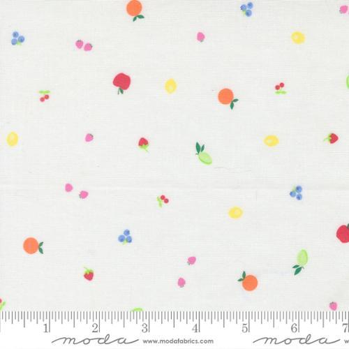 Fruit Salad Fruit Snack Off White - 29244 11 - Moda Fabrics - Nebraska Quilt Company - F260920