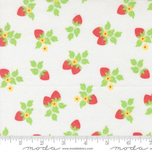Fruit Salad Strawberries Off White - 29243 11 - Moda Fabrics - Nebraska Quilt Company - F260914