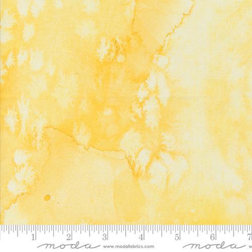 Sunshine and Blue Skies Flow Basics Watercolor Yellow - 8433 114 - Moda Fabrics - Nebraska Quilt Company - F2400571