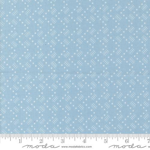 Time And Again Zigzag Blenders Dot Geometry Sky Light Blue - 23367 13 - Moda Fabrics - Nebraska Quilt Company - F2400352