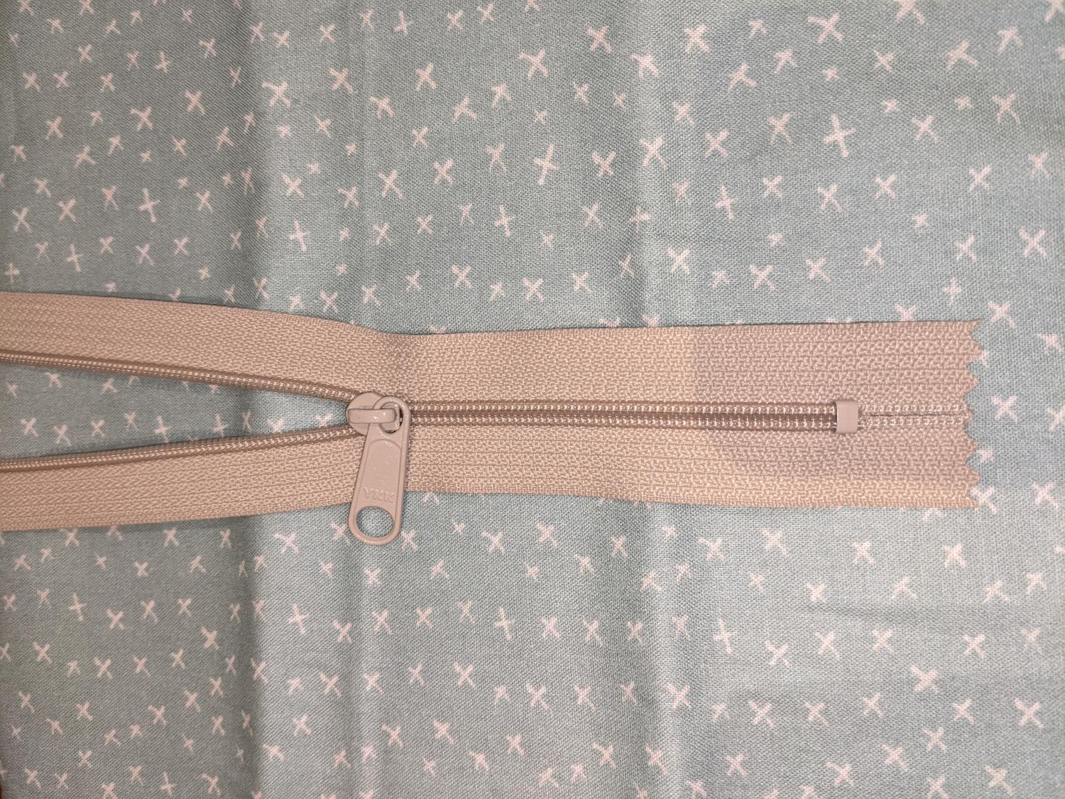 18" Zipper Beige ZZ18B - Nebraska Quilt Company - N15555