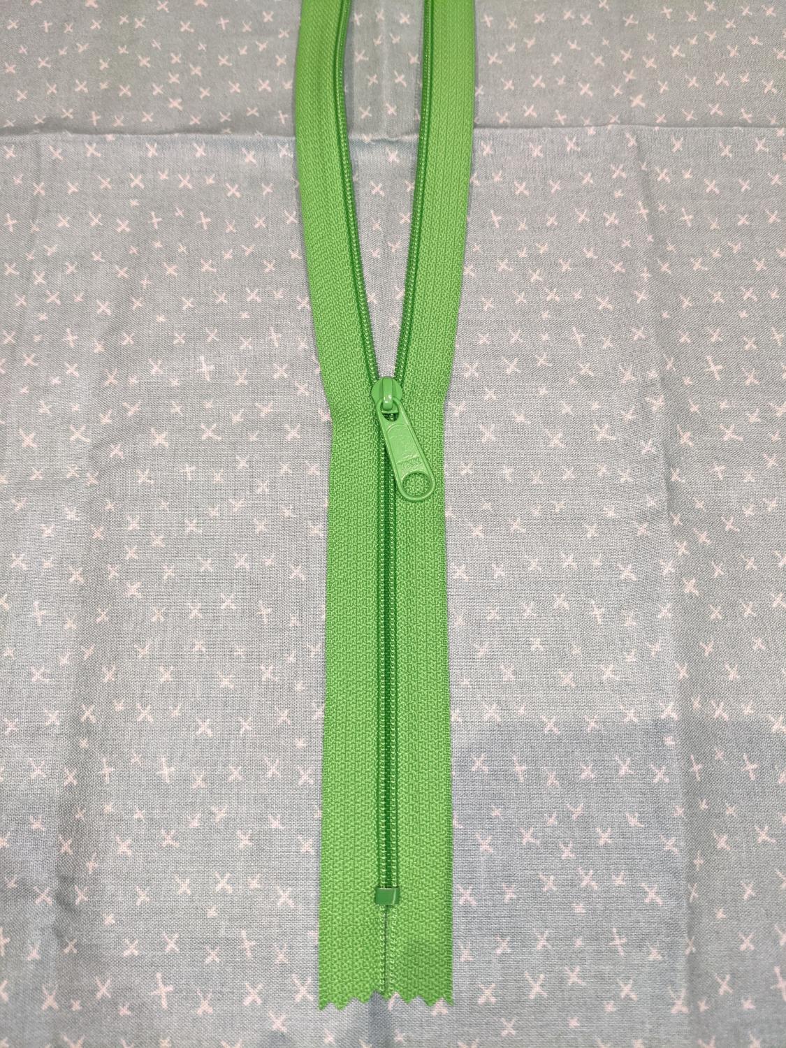 18" Zipper Spring Green ZZ18SpG - Nebraska Quilt Company - N15552