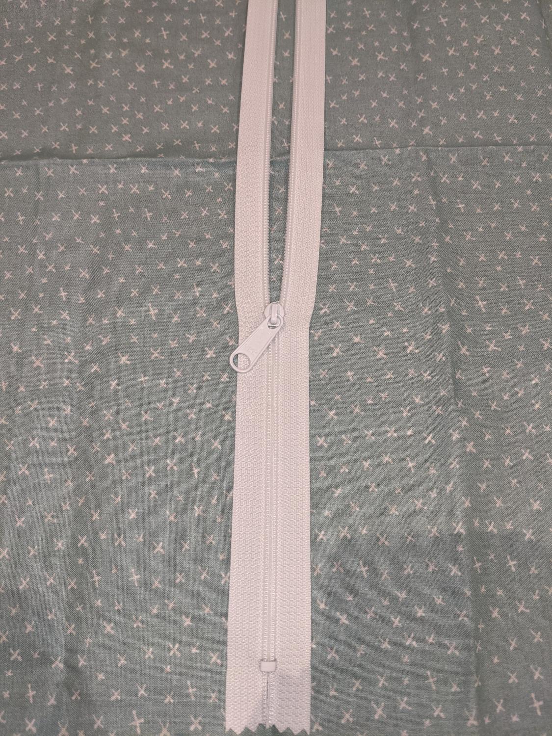 18" Zipper White ZZ18W - Nebraska Quilt Company - N15556