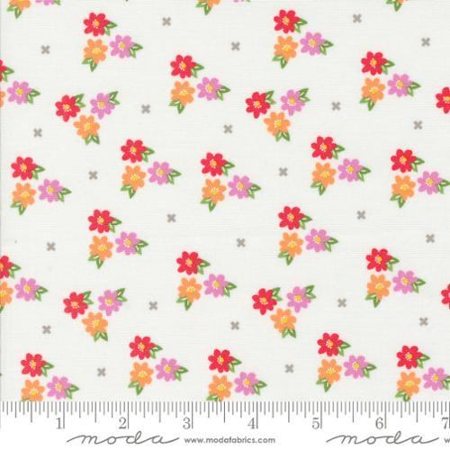 Laguna Sunrise Morning Glory Florals Off White - 37682 11 - Moda Fabrics - Nebraska Quilt Company - F09592