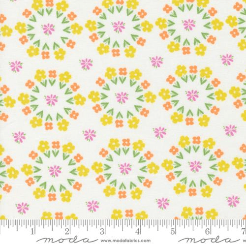 Laguna Sunrise Paradise Florals Off White - 37681 11 - Moda Fabrics - Nebraska Quilt Company - F09589