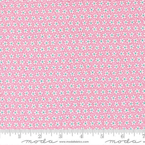 Pick Me Pocket of Posies Petal Pink - 22492 12 - Moda Fabrics - Nebraska Quilt Company - F251327