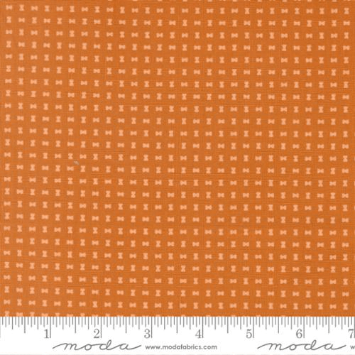 Scenery Spools Blenders Pumpkin - 51277 22 - Moda Fabrics - Nebraska Quilt Company - F261339