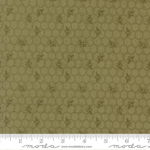 Wild Honey Honeycomb Novelty Bees Blender Fern Green - 5253 15 - Moda Fabrics - Nebraska Quilt Company - F2501726