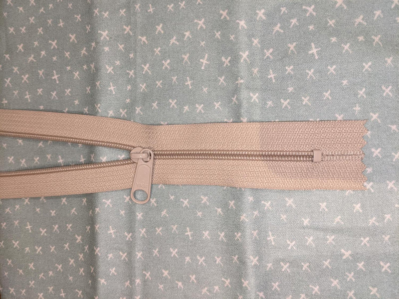 18" Zipper Beige ZZ18B
